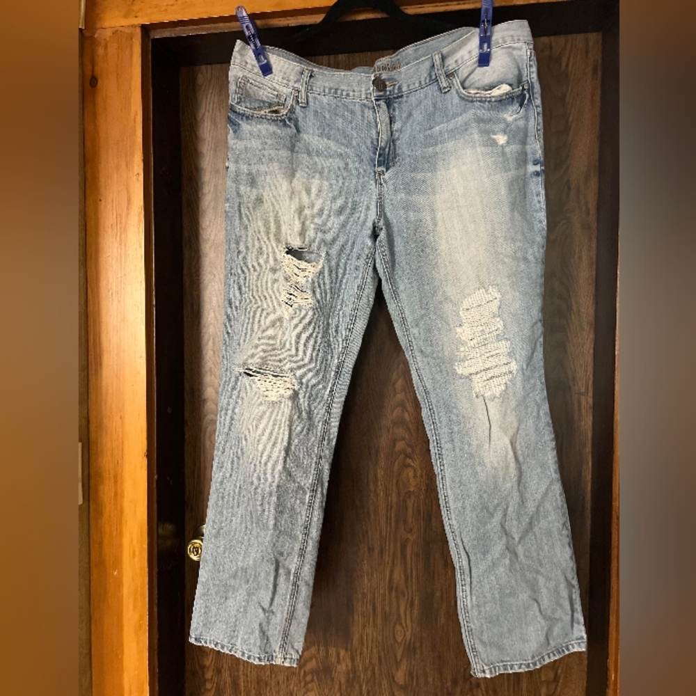 Size 17 junior, lower rise, distressed decree jean